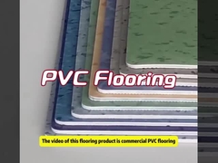 De vloer van een schoon kamer